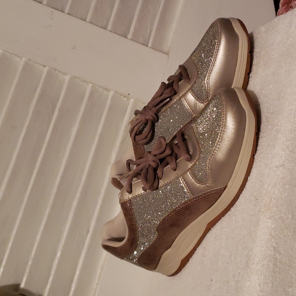 NWoT☆ DREW Sneakers